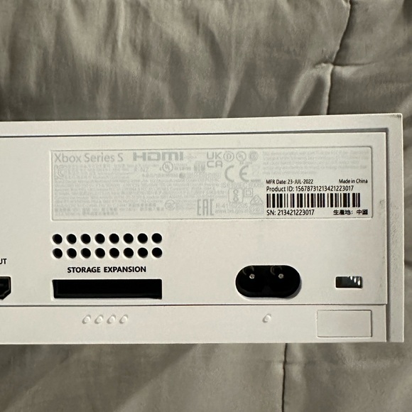 Microsoft Xbox Series S 512GB White System Console W/ White Controller & Cords - Picture 5 of 9